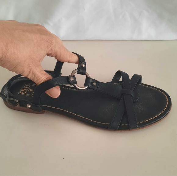Frye Carson Ring Sling Black Leather T Strap Sandals Studded Details Womens 9M - Picture 15 of 15